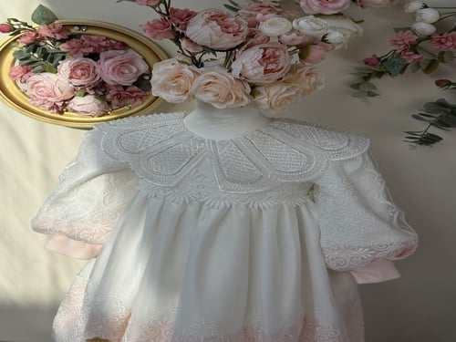 فستان روزالين الكبيرة بالؤلؤ