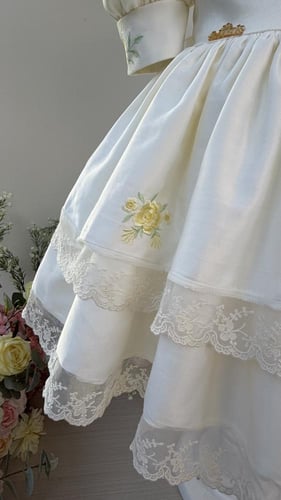 فستان ريمي الصغيرة+ فيونكة الشعر