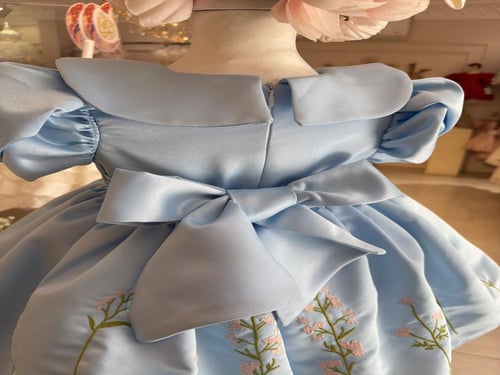 فستان وردة العيد ( مطرز بالورد) +فيونكة الشعر