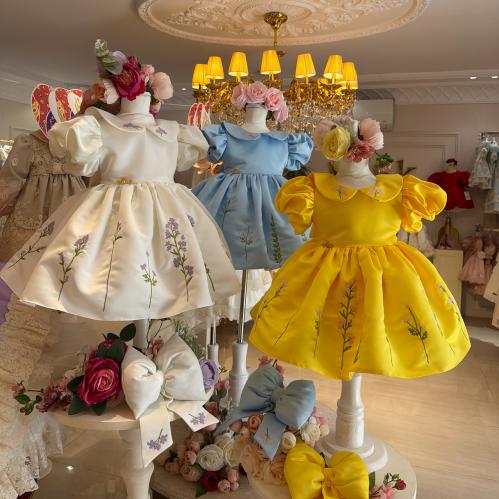 فستان وردة العيد ( مطرز بالورد) +فيونكة الشعر