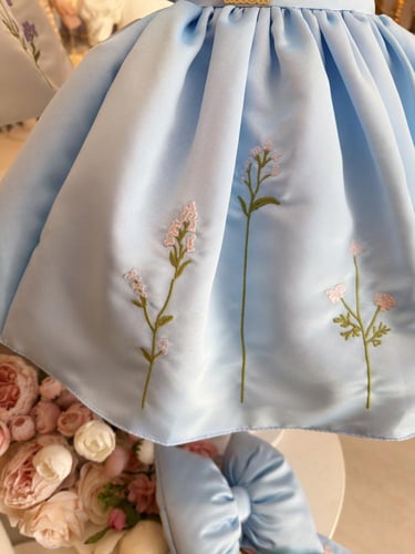 فستان وردة العيد ( مطرز بالورد) +فيونكة الشعر