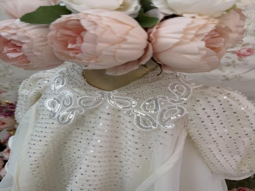 فستان للمواليد مزين بالترتر