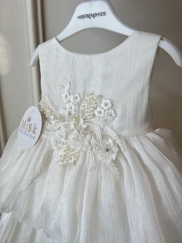 فستان ابيض مواليد