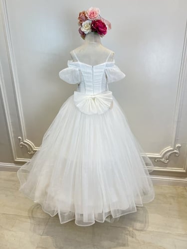 فستان مطرز مع جيبون