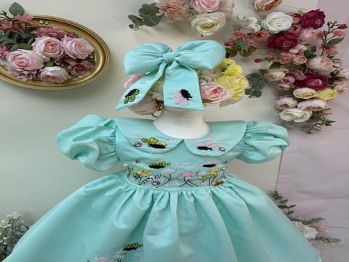 فستان الفراشة مع طوق الشعر