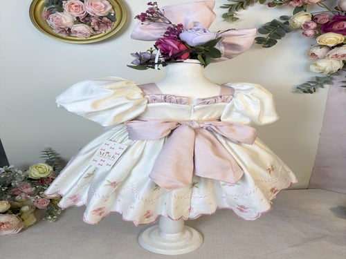 فستان لوليتة +طوق الفيونكة وبدون جيبون متوفر جيبون...