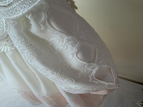 فستان روزالين الكبيرة بالؤلؤ