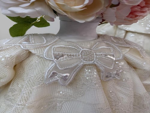 فستان سكرة الصغيرة بفيونكات