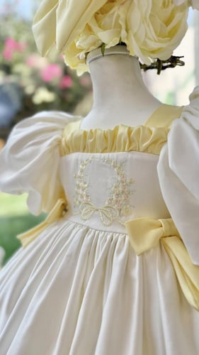 فستان لوليتة +طوق الفيونكة وبدون جيبون متوفر جيبون...