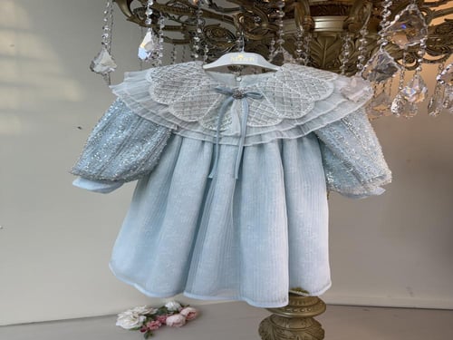 فستان سماوي مشتغل بالخرز