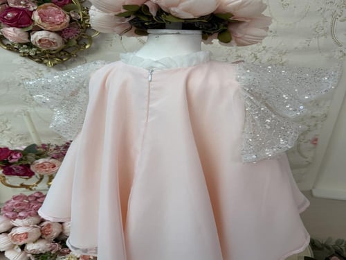 فستان الملكة بأكمام ترتر