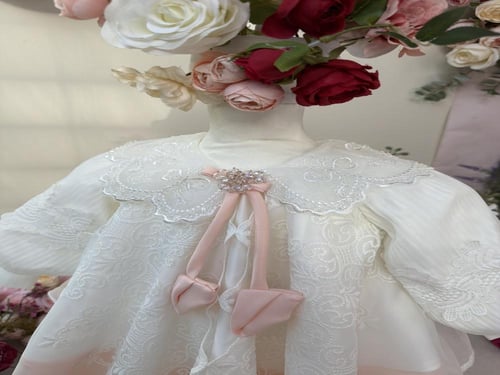 فستان روزالين للمواليد بالدانتيل الابيض