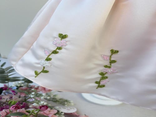 فستان حلاوة العيد(مطرز بالخرز+ فيونكة الشعر)