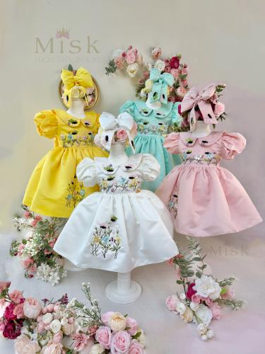 فستان الفراشة مع طوق الشعر