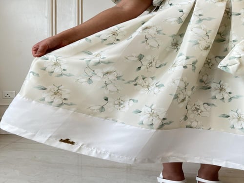 فستان الياسمين+شنطة وطوق