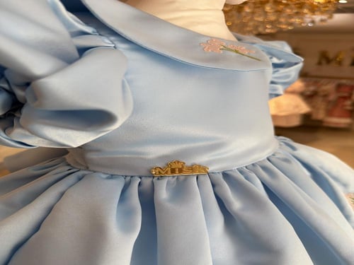 فستان وردة العيد ( مطرز بالورد) +فيونكة الشعر