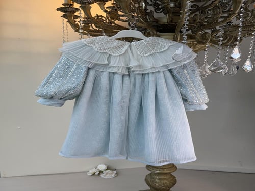 فستان سماوي مشتغل بالخرز