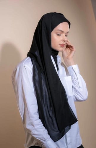 حجاب مع فتحة عند الأذن | اللون أسود