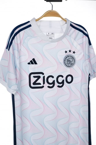 طقم اياكس الاحتياطي