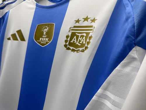 تيشيرت الارجنتين الاساسي كم طويل فئة لاعبين 2024-2...