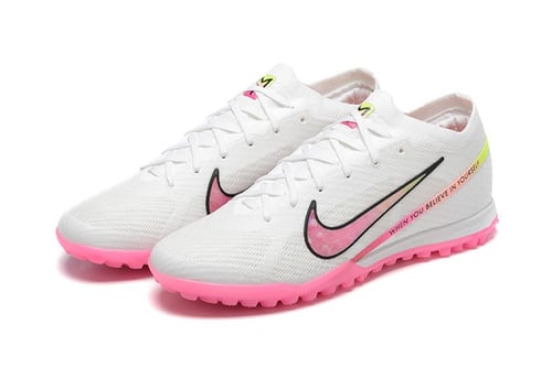 جزمة كرة قدم NIKE1