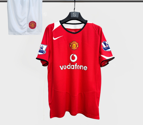 طقم مانشستر يونايتد كلاسيك 2004-2005