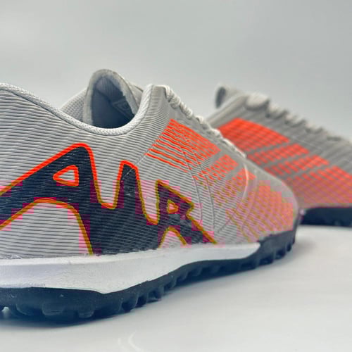 جزمة كرة قدم ولادي