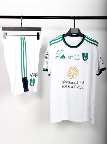 الطـقم الاسـاسـي 2024