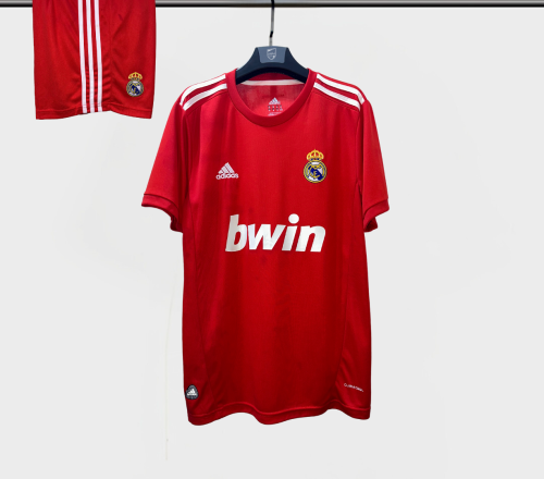 طقم ريال مدريد الأحمر كلاسيك 2011-2012