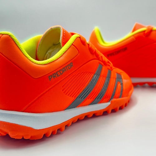 جزمة كرة قدم ولادي