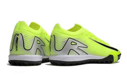 جزمة كرة قدم Nike