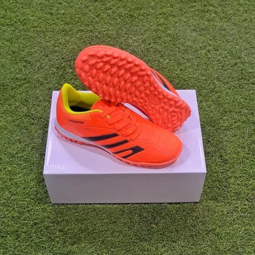 جزمة كرة قدم ولادي