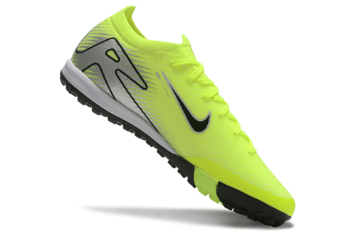 جزمة كرة قدم Nike