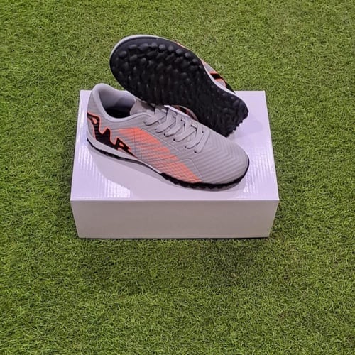 جزمة كرة قدم ولادي