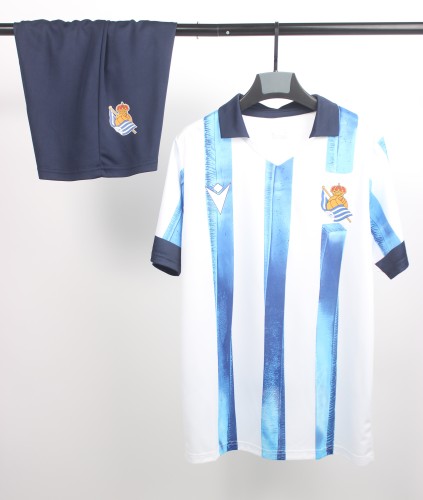 طقم ريال سوسيداد الأساسي 2023-2024