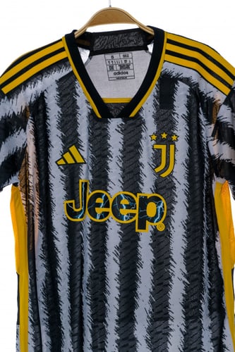 قميص يوفنتوس الاساسي فئة لاعبين 2024