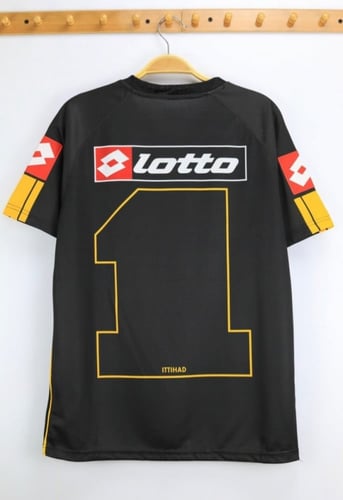 الطقم الكلاســيكي 2005