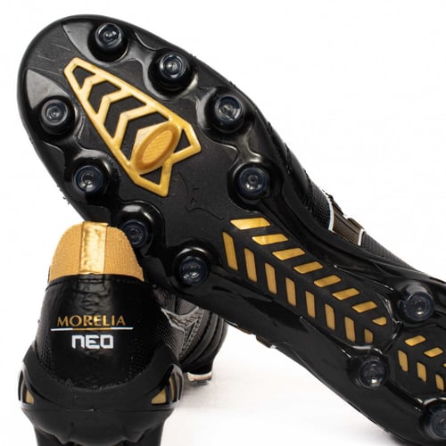 جزمة كرة قدم Mizuno