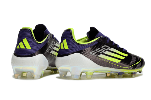 جزمة كرة قدم Adidas