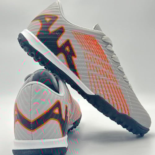 جزمة كرة قدم ولادي