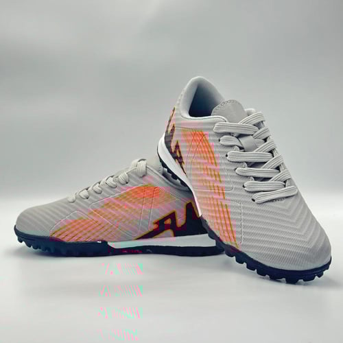 جزمة كرة قدم ولادي