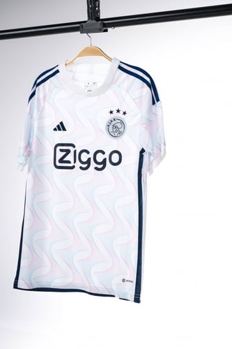 طقم اياكس الاحتياطي