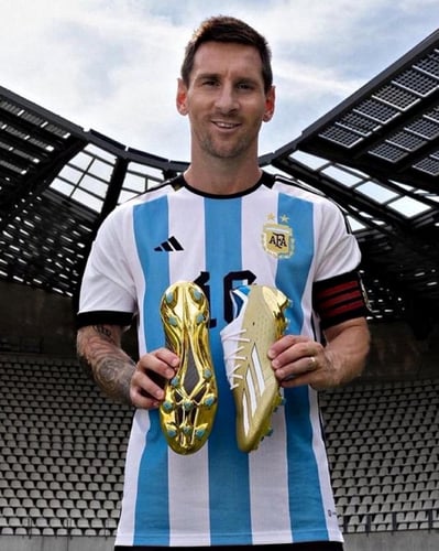 جزمة كرة قدم Adidas1 1