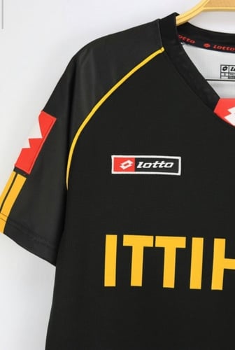 الطقم الكلاســيكي 2005