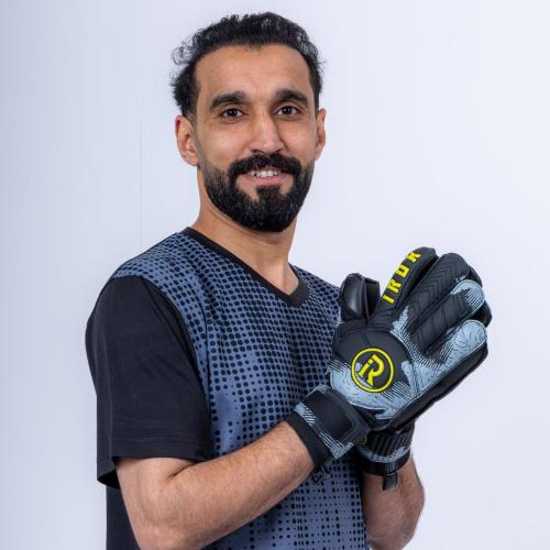 قفاز starter اسود بشعار فسفوري مقاسات صغيره