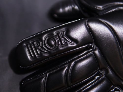 قفازات كره القدم برو اسود كامل