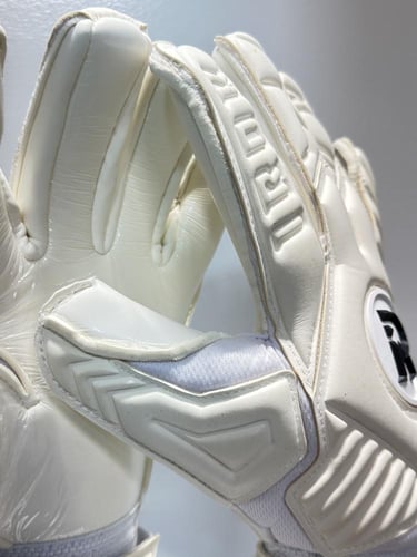 قفازات حراسه المرمى PRO ابيض كامل