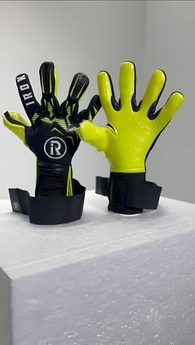 قفاز كورة SUPER اسود مع اصفر