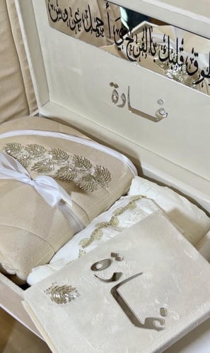 بوكس مخملي فاخر كبير شامل التنسيق بتصميم الخرز +سج...