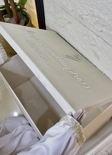 بوكس فستان العروس الفاخر المخملي الحجم الكبير